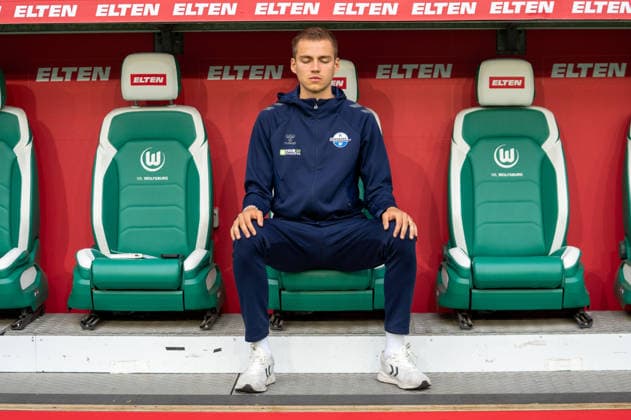 Germany Soccer, Relegation 2026, First leg, VfL Wolfsburg SC Paderborn on 21 05 in Wolfsburg, Volkswagen Arena Filip Bilbija SC Paderborn 7 meditating Copyright: xSvenxHeidmannx