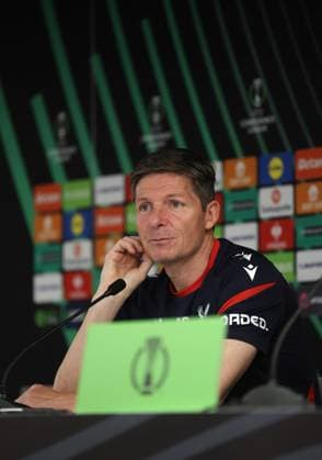 UEFA Conference League Final - Crystal Palace FC Media Open Day LONDON, ENGLAND, MAY 21: Oliver Glasner manager of Crystal Palace talking to the media in his press conference, PK, Pressekonferenz during the Crystal Palace FC UEFA Conference League Final Media Open Day at Crystal Palace FC Training Ground, London, England, on May 21. (Photo by Daniel Weir) London Crystal Palace FC Training Ground England Copyright: xDanielxWeir SportsxPressxPhotox Sportspressphoto_SPR151173