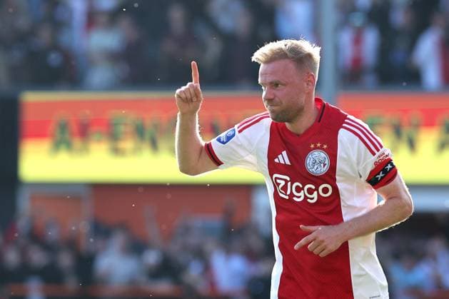 VOLENDAM lr Ajax player Davy Klaassen celebrates after scoring during the Dutch Eredivisie match between Ajax and FC Groningen at Kras Stadium on May 21, 2026 in Volendam, the Netherlands Photo by DeFodi Images