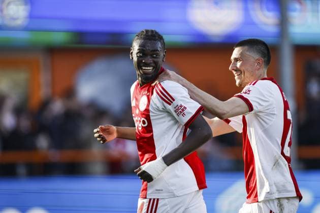 VOLENDAM - (lr) Jorthy Mokio of AFC Ajax celebrates scoring the 2-0 with Steven Berghuis of AFC Ajax during the Conference League play-off match between AFC Ajax and FC Groningen at the Kras Stadium on May 21, 2026 in Volendam, the Netherlands. MAURICE VAN STEEN ANP play-offs Conference League 2025-2026 xVIxANPxSportx xxANPxIVx 558973785 originalFilename: 558973785.jpg