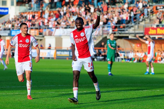 2026-05-21 AFC Ajax v FC Groningen - Dutch Eredivisie Play-Offs VOLENDAM, NETHERLANDS - MAY 21: Steven Berghuis of Ajax, Jorthy Mokio of Ajax during the Dutch Eredivisie Play-Offs match between AFC Ajax and FC Groningen at Kras Stadion on May 21, 2026 in Volendam, Netherlands. Volendam Kras Stadion Netherlands Content not available for redistribution in The Netherlands directly or indirectly through any third parties. Copyright: xMarcelxvanxPlateringenx