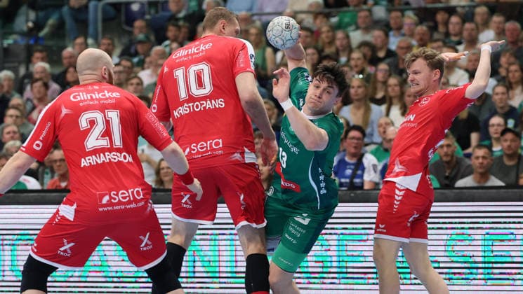 Leipzig, 21 05 2026, Arena Leipzig, Handball, Bundesliga, 32 Matchday , SC DHfK Leipzig vs MT Melsungen , Pictured from left Arnar Freyr Arnarsson 21, Melsungen , Dainis Kristopans 10, Melsungen , Matej Klima 13, Leipzig , For editorial use only Only editorial use , DHB HBL regulations prohibit any use of photographs as image sequences and or quasi video ,
