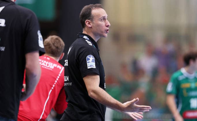Leipzig, 21 05 2026, Arena Leipzig, Handball, Bundesliga, 32 Spieltag , SC DHfK Leipzig vs MT Melsungen , Im Bild Trainer Roberto Garcia, MT Melsungen , Nur zur redaktionellen Nutzung Only editorial use , DHB HBL regulations prohibit any use of photographs as image sequences and or quasi video ,