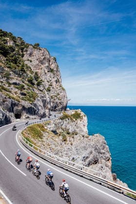 2026 Giro d Italia Stage 12 Picture by Zac Williams SWpix.com - 21 05 2026 - Cycling - 2026 Giro d Italia - Stage 12 - Imperia to Novi Ligure - The breakaway. Copyright: x xSWpix.comx(t axPhotographyxHubxLtd)xZacxWilliams SWpix.comx SWP-2645