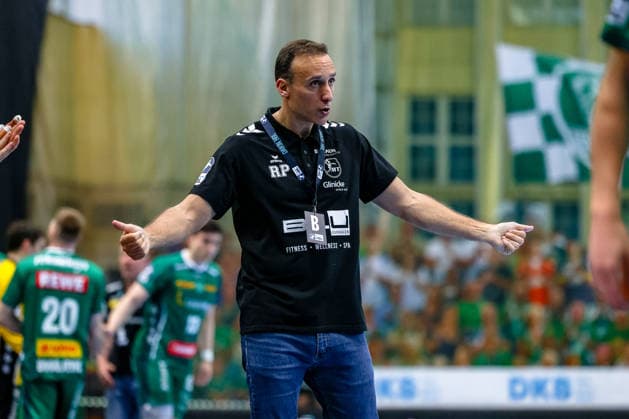Roberto Garcia Parrondo MT Melsungen, Head Coach gives instructions, gestures, SC DHfK Leipzig vs MT Melsungen, Handball, 1 Bundesliga, Matchday 32, Season 2025 2026, 21 05 2026, SC DHfK Leipzig vs MT Meslungen, Handball, 1 Bundesliga, Matchday 32, Season 2025 2026, 21 05 2026 Leipzig Copyright: xEibner-Pressefoto LauraxRoemerx EP_LRR