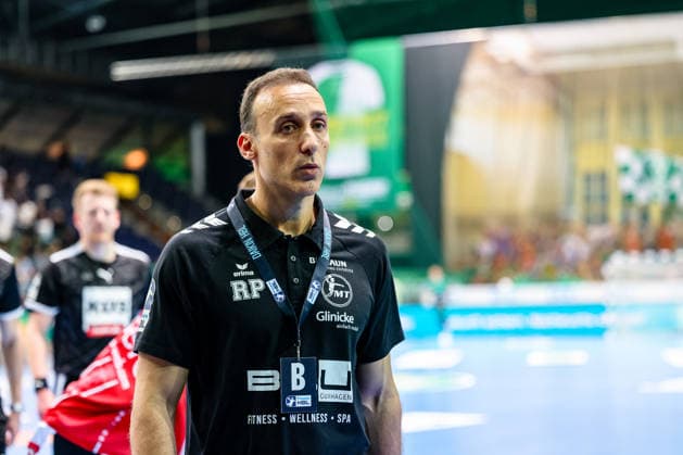 Roberto Garcia Parrondo MT Melsungen, Head Coach on the way to the dressing room, SC DHfK Leipzig vs MT Melsungen, Handball, 1 Bundesliga, Matchday 32, Season 2025 2026, 21 05 2026, SC DHfK Leipzig vs MT Meslungen, Handball, 1 Bundesliga, Matchday 32, Season 2025 2026, 21 05 2026 Leipzig Copyright: xEibner-Pressefoto LauraxRoemerx EP_LRR