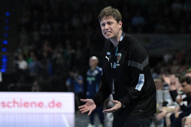 21 05 2026, xlakx, Handball Daikin HBL, Fuechse Berlin TSV Hannover Burgdorf v l Nicolej Krickau Fuechse Berlin coach gives instructions, gestures with arms, gesticulates, gives instructions Berlin Daniel Lakomski