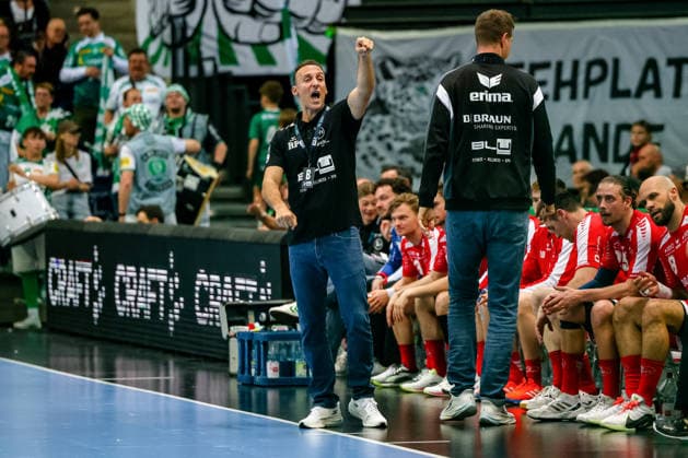 Roberto Garcia Parrondo MT Melsungen, Head Coach gives instructions, gestures, SC DHfK Leipzig vs MT Melsungen, Handball, 1 Bundesliga, Matchday 32, Season 2025 2026, 21 05 2026, SC DHfK Leipzig vs MT Meslungen, Handball, 1 Bundesliga, Matchday 32, Season 2025 2026, 21 05 2026 Leipzig Copyright: xEibner-Pressefoto LauraxRoemerx EP_LRR