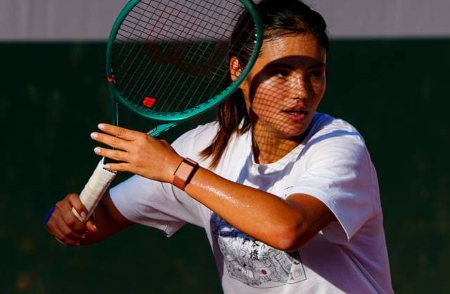 Emma Raducanu practices French Open Tennis, Thursday Previews, Qualifying and Practice, Tennis, Roland Garros, Paris, France - 21 May 2026Paris Roland Garros France EDITORIAL USE ONLY No use with unauthorised audio, video, data, fixture lists, club league logos or live services. Online in-match use limited to 120 images, no video emulation. No use in betting, games or single club league player publications.  Copyright: xJavierxGarcia Shutterstockx 16886896ce