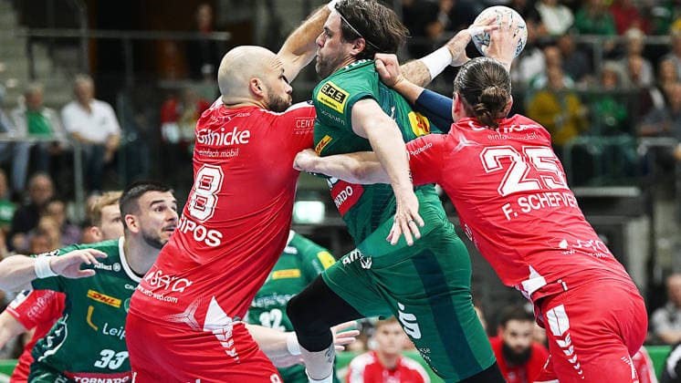 Handball Bundesliga, Season 2025 2026, Matchday 32, SC DHfK Leipzig vs MT Melsungen 21 05 2026 Goal throw Dean Bombac back court back court player DHfK Leipzig, back number 67 against Adrian Sipos circle circle player Melsungen, back number 8 and Olle Forsell Schefvert back court Melsungen, back number 25 at the Handball Bundesliga match DHfK Leipzig vs MT Melsungen 21 05 2026 Leipzig Saxony Germany QUARTERBACK Immobilien Arena Am Sportforum 2