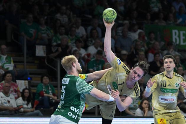 21 05 2026, xlakx, Handball Daikin HBL, Fuechse Berlin TSV Hannover Burgdorf v l Matthes Langhoff Fuechse Berlin , Leif Tissier TSV Hannover Burgdorf duel, duel, fight, tackle Berlin Daniel Lakomski