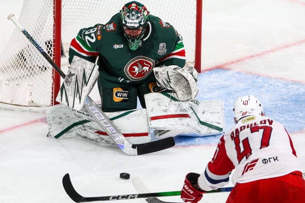 RUSSIA, KAZAN - MAY 21, 2026: Ak Bars Kazan s goaltender Timur Bilyalov (L) defends against Lokomotov Yaroslavl s Alexander Radulov in Leg 6 of the 2025 26 Kontinental Hockey League Gagarin Cup final playoff tie between Ak Bars Kazan and Lokomotiv Yaroslavl at Tatneft Arena. Yegor Aleyev TASS  92841703