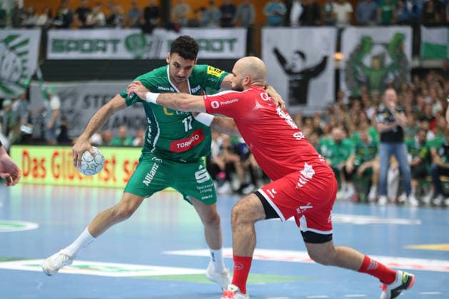 Handball DAIKIN HBL, SC DHfK Leipzig MT Melsungen 21 05 2026 Ahmed Khairi 17, SC DHfK Leipzig vs Adrian Sipos 8, MT Melsungen Handball, DAIKIN HBL, 1 Bundesliga, Season 2025 2026, 32 Matchday SC DHfK Leipzig vs MT Melsungen on 21 05 2026 at Quarterback Immobilien Arena Leipzig Copyright: xBEAUTIFULxSPORTS JanxKaeferx