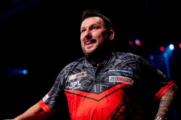 2026 BetMGM Premier League Darts, Night 16, Sheffield Jonny Clayton walks on during the 2026 BetMGM Premier League Darts, Night 16 at the Utilita Arena, Sheffield, England on 21 May 2026 Credit: Alex Young Every Second Media Editorial use only. All images are copyright Every Second Media Limited. No images may be reproduced without prior permission. Copyright: xIMAGO EveryxSecondxMediax ESM-2003-0006 AlexxYoungx xEveryxSecondxMediax