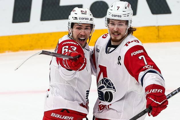 RUSSIA, KAZAN - MAY 21, 2026: Lokomotov Yaroslavl s Pavel Kraskovsky (L) and Nikita Kiryanov celebrate a goal in Leg 6 of the 2025 26 Kontinental Hockey League Gagarin Cup final playoff tie between Ak Bars Kazan and Lokomotiv Yaroslavl at Tatneft Arena. Yegor Aleyev TASS  92840269
