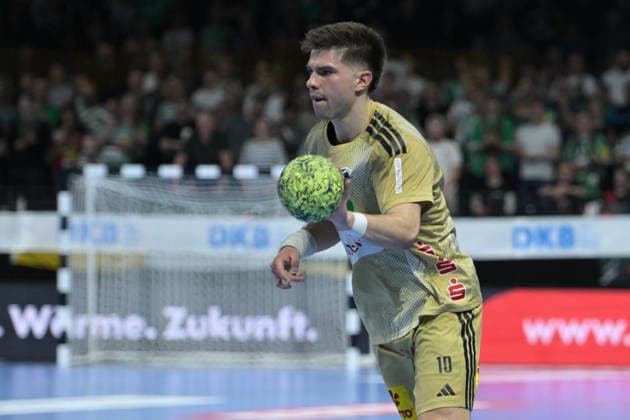21 05 2026, xlakx, Handball Daikin HBL, Fuechse Berlin TSV Hannover Burgdorf v l Renars Uscins TSV Hannover Burgdorf am Ball Berlin Daniel Lakomski