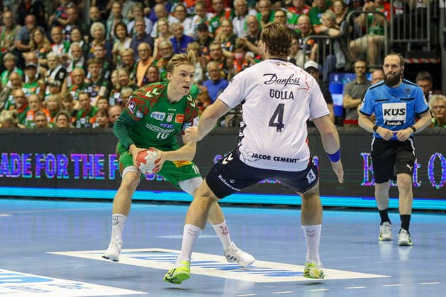 21 05 2026, xgox, Handball Daikin HBL SC Magdeburg SG Flensburg Handewitt emspor, v l Gisli Thorgeir Kristjansson Magdeburg, 10 , Johannes Golla Flensburg, 4 duel, duel, fight, tackle Magdeburg
