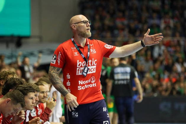 21 05 2026, xgox, Handball Daikin HBL SC Magdeburg SG Flensburg Handewitt emspor, v l Ales Pajovic Flensburg, coach gives instructions, gestures with arms, gesticulate, gives instructions Magdeburg