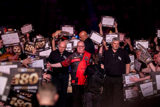 2026 BetMGM Premier League Darts, Night 16, Sheffield Stephen Bunting walks on during the 2026 BetMGM Premier League Darts, Night 16 at the Utilita Arena, Sheffield, England on 21 May 2026 Credit: Alex Young Every Second Media Editorial use only. All images are copyright Every Second Media Limited. No images may be reproduced without prior permission. Copyright: xIMAGO EveryxSecondxMediax ESM-2003-0008 AlexxYoungx xEveryxSecondxMediax