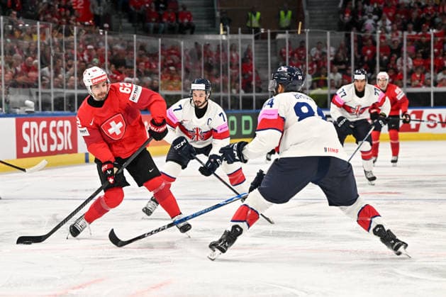 ZURICH, SWITZERLAND MAY 21 Denis Malgin of Switzerland takes a shot during the 2026 IIHF Ice Hockey World Championship Switzerland game between Switzerland and Great Britain at Swiss Life Arena on May 21, 2026 in Zurich, Zurich Zurich Swiss Life Arena Zurich Switzerland Copyright: xJustPictures.ch AndreaxBrancax jp-en-EuSpIm-JP7_ANB_Sui_GB_21052026_0488