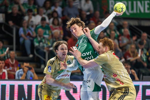 Berlin, 21 05 26, Handball Bundesliga, Fuechse Berlin TSV Hannover Burgdorf, 32 Matchday, Max Schmeling Halle Nils Lichtlein Fuechse Berlin throws the ball on goal Fuechse Berlin TSV Hannover Burgdorf
