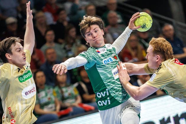 Berlin, 21 05 26, Handball Bundesliga, Fuechse Berlin TSV Hannover Burgdorf, 32 Matchday, Max Schmeling Halle Nils Lichtlein Fuechse Berlin throws the ball on goal Fuechse Berlin TSV Hannover Burgdorf