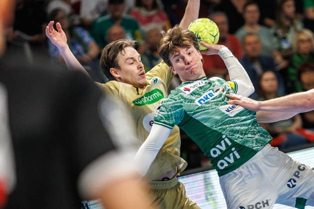 Berlin, 21 05 26, Handball Bundesliga, Fuechse Berlin TSV Hannover Burgdorf, 32 Matchday, Max Schmeling Halle Nils Lichtlein Fuechse Berlin throws the ball on goal Fuechse Berlin TSV Hannover Burgdorf