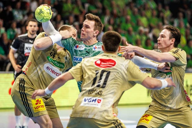 Berlin, 21 05 26, Handball Bundesliga, Fuechse Berlin TSV Hannover Burgdorf, 32 Matchday, Max Schmeling Halle Lasse Andersson Fuechse Berlin throws the ball on goal Fuechse Berlin TSV Hannover Burgdorf