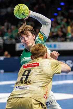 Berlin, 21 05 26, Handball Bundesliga, Fuechse Berlin TSV Hannover Burgdorf, 32 Matchday, Max Schmeling Halle Nils Lichtlein Fuechse Berlin throws the ball on goal Fuechse Berlin TSV Hannover Burgdorf