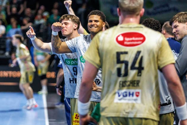 Berlin, 21 05 26, Handball Bundesliga, Fuechse Berlin TSV Hannover Burgdorf, 32 Matchday, Max Schmeling Halle The team of TSV Hannover Burgdorf is happy about the goal Fuechse Berlin TSV Hannover Burgdorf