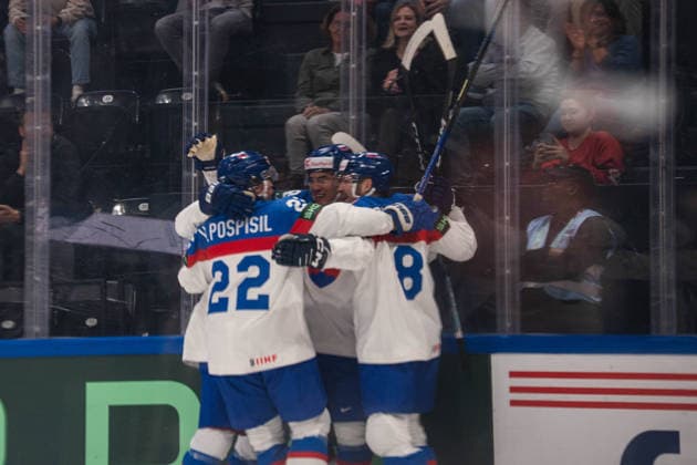 FRIBOURG, FRIBOURG - MAY 21: Slovakia players celebrate with Martin Chromiak after he scored during the 2026 IIHF World Championship, WM, Weltmeisterschaft Preliminary Round Group B match between Denmark and Slovakia at BCF Arena on May 21, 2026 in Fribourg, Fribourg, Switzerland. Copyright: xLivioxBaeriswylx xSPPx Sportspressphoto_SPR151227