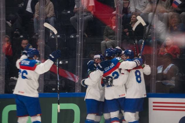 FRIBOURG, FRIBOURG - MAY 21: Slovakia players celebrate with Martin Chromiak after he scored during the 2026 IIHF World Championship, WM, Weltmeisterschaft Preliminary Round Group B match between Denmark and Slovakia at BCF Arena on May 21, 2026 in Fribourg, Fribourg, Switzerland. Copyright: xLivioxBaeriswylx xSPPx Sportspressphoto_SPR151228