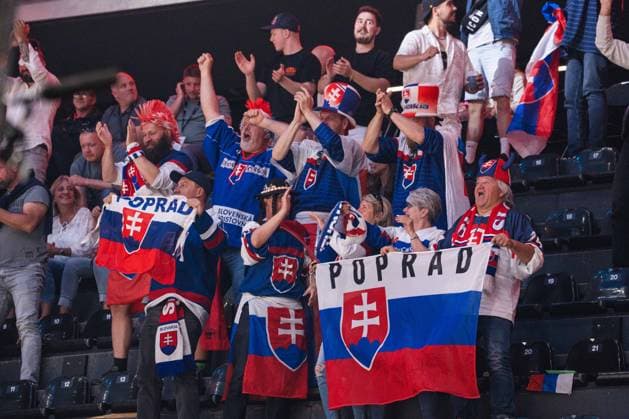 FRIBOURG, FRIBOURG - MAY 21: Slovakia supporters celebrate during the 2026 IIHF World Championship, WM, Weltmeisterschaft Preliminary Round Group B match between Denmark and Slovakia at BCF Arena on May 21, 2026 in Fribourg, Fribourg, Switzerland. Copyright: xLivioxBaeriswylx xSPPx Sportspressphoto_SPR151229