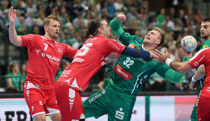 Leipzig, 21 05 2026, Arena Leipzig, Handball, Bundesliga, 32 Matchday , SC DHfK Leipzig vs MT Melsungen , Pictured from left David Mandic 7, Melsungen , Olle Forsell Schefvert 25, Melsungen , Franz Semper 32, Leipzig , For editorial use only Only editorial use , DHB HBL regulations prohibit any use of photographs as image sequences and or quasi video ,