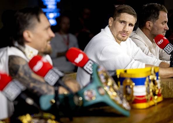 CAIRO - World champion Oleksandr Usyk and boxer Rico Verhoeven during a press conference, PK, Pressekonferenz at the Grand Egyptian Museum ahead of the title fight at the Pyramids of Giza. KOEN VAN WEEL ANP xVIxANPxSportx xxANPxIVx 558977935 originalFilename: 558977935.jpg