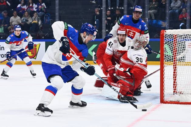 L-R (front) Oliver Okuliar of Slovakia, Jesper Jensen Aabo of Denmark, Mads Sogard, goalie of Denmark in action during the 2026 IIHF World Championship, WM, Weltmeisterschaft Group B, match Slovakia vs Denmark, Fribourg, Switzerland, on May 21, 2026. (CTKxPhoto RadekxPetrasek) CTKPhotoP2026052108777  CTKPhotoP2026052108777