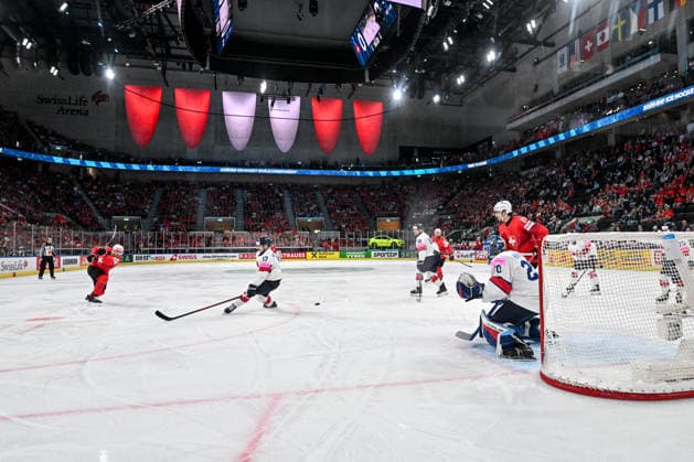 ZURICH, SWITZERLAND MAY 21 Timo Meier of Switzerland L takes a shot against goalkeeper Mat Robson of Great Britain during the 2026 IIHF Ice Hockey World Championship Switzerland game between Switzerland and Great Britain at Swiss Life Arena on May 21, 2026 in Zurich, Zurich Zurich Swiss Life Arena Zurich Switzerland Switzerland Copyright: xJustPictures.ch AndreaxBrancax jp-en-EuSpIm-JP7_ANB_Sui_GB_21052026_9571
