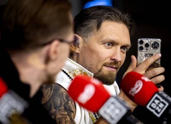 CAIRO - World champion Oleksandr Usyk during a press conference, PK, Pressekonferenz at the Grand Egyptian Museum ahead of the title fight with boxer Rico Verhoeven at the Pyramids of Giza. KOEN VAN WEEL ANP xVIxANPxSportx xxANPxIVx 558978502 originalFilename: 558978502.jpg