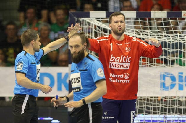 21 05 2026, xtgx, Handball, Daikin HBL, SC Magdeburg SG Flensburg Handewitt v l Benjamin Buric Flensburg, 1 indicates that he was not hit on the head, Fair Play, Fair Play Magdeburg