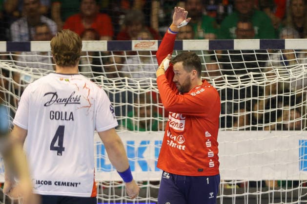 21 05 2026, xtgx, Handball, Daikin HBL, SC Magdeburg SG Flensburg Handewitt v l Benjamin Buric Flensburg, 1 indicates that he was not hit on the head, Fair Play, Fair Play Magdeburg