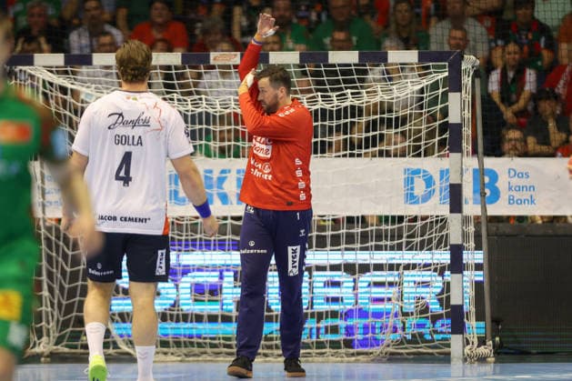 21 05 2026, xtgx, Handball, Daikin HBL, SC Magdeburg SG Flensburg Handewitt v l Benjamin Buric Flensburg, 1 indicates that he was not hit on the head, Fair Play, Fair Play Magdeburg