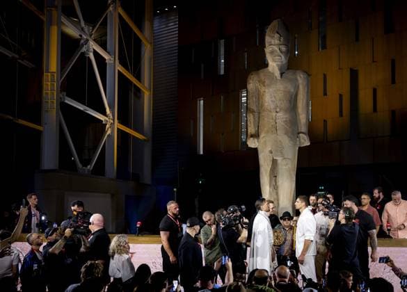 CAIRO - World champion Oleksandr Usyk and boxer Rico Verhoeven during a press conference, PK, Pressekonferenz at the Grand Egyptian Museum ahead of the title fight at the Pyramids of Giza. KOEN VAN WEEL ANP xVIxANPxSportx xxANPxIVx 558978717 originalFilename: 558978717.jpg