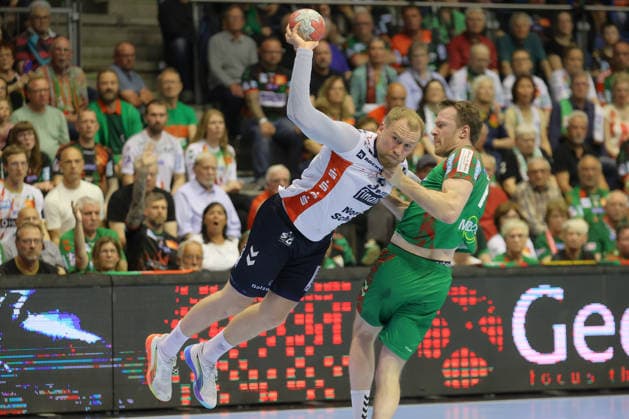 21 05 2026, xtgx, Handball, Daikin HBL, SC Magdeburg SG Flensburg Handewitt v l Simon Pytlick Flensburg, 2 , Felix Claar Magdeburg, 7 duel, duel, fight, tackle throws goal, goal scorer, scores goal, scores the goal Magdeburg