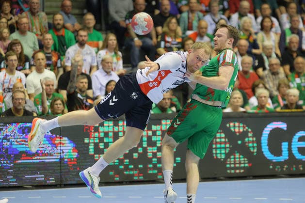 21 05 2026, xtgx, Handball, Daikin HBL, SC Magdeburg SG Flensburg Handewitt v l Simon Pytlick Flensburg, 2 , Felix Claar Magdeburg, 7 duel, duel, fight, tackle throws goal, goal scorer, scores goal, scores the goal Magdeburg