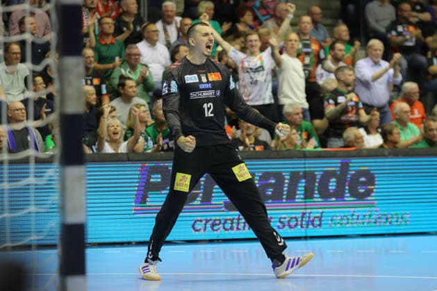 21 05 2026, xtgx, Handball, Daikin HBL, SC Magdeburg SG Flensburg Handewitt v l Matej Mandic Magdeburg, 12 cheers over held ball, defended, held, Torhueter Magdeburg