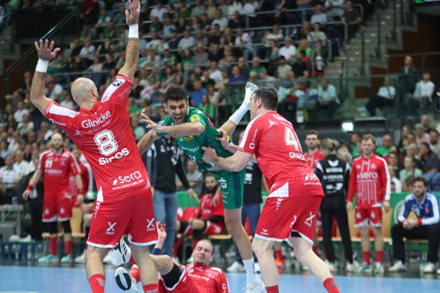 Handball DAIKIN HBL, SC DHfK Leipzig MT Melsungen 21 05 2026 Ahmed Khairi 17, SC DHfK Leipzig falls to the ground Handball, DAIKIN HBL, 1 Bundesliga, Saison 2025 2026, 32 Spieltag SC DHfK Leipzig vs MT Melsungen am 21 05 2026 in der Quarterback Immobilien Arena Leipzig Copyright: xBEAUTIFULxSPORTS JanxKaeferx