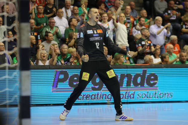 21 05 2026, xtgx, Handball, Daikin HBL, SC Magdeburg SG Flensburg Handewitt v l Matej Mandic Magdeburg, 12 cheers over held ball, defended, held, Torhueter Magdeburg