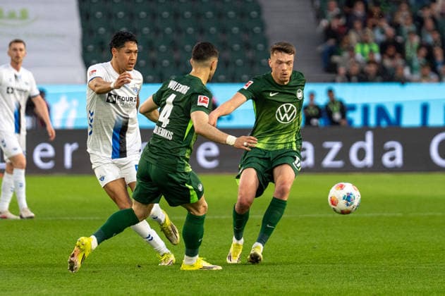 Germany Soccer, Relegation 2026, First leg, VfL Wolfsburg SC Paderborn on 21 05 in Wolfsburg, Volkswagen Arena Santiago Castaneda SC Paderborn 5 Konstantinos Koulierakis VfL Wolfsburg 4 Dzenan Pejcinovic VfL Wolfsburg 17 Copyright: xSvenxHeidmannx