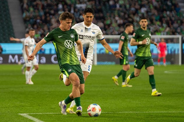 Germany Soccer, Relegation 2026, First leg, VfL Wolfsburg SC Paderborn on 21 05 in Wolfsburg, Volkswagen Arena Joakim Maehle VfL Wolfsburg 21 Santiago Castaneda SC Paderborn 5 Copyright: xSvenxHeidmannx