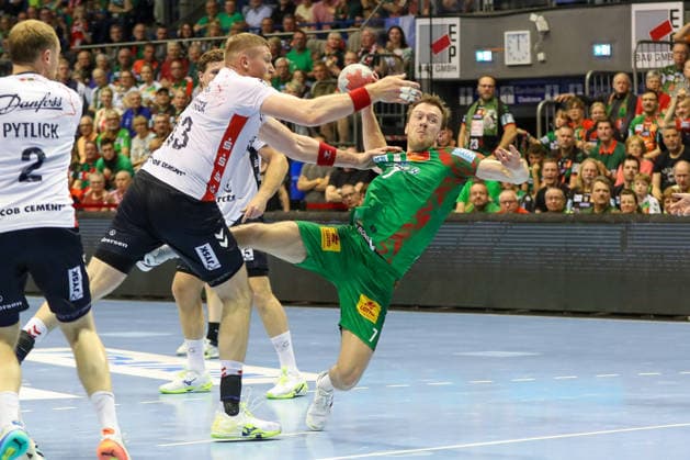 21 05 2026, xgox, Handball Daikin HBL SC Magdeburg SG Flensburg Handewitt emspor, v l Blaz Blagotsinek Flensburg, 43 , Felix Claar Magdeburg, 7 duel, duel, fight, tackle Magdeburg